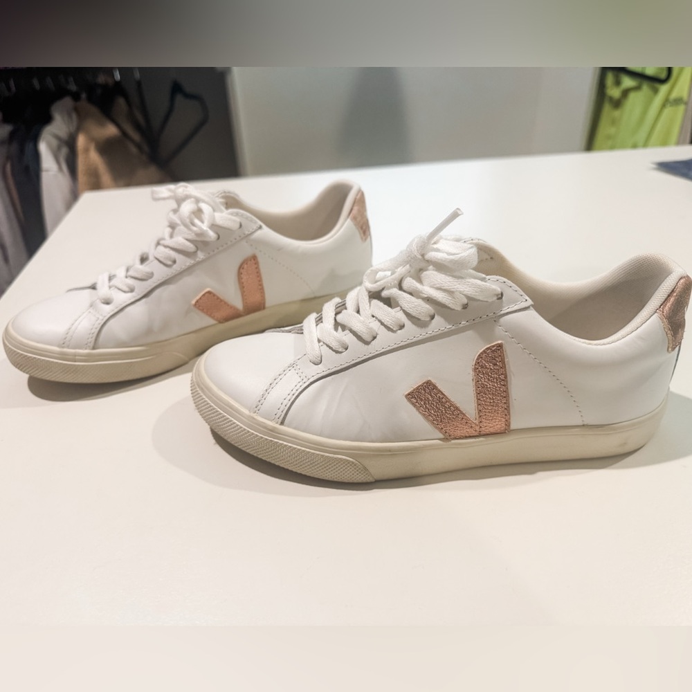 Veja campo leather sneakers with rose gold metallic detailing, US 5 / EUR 36 - Picture 3 of 8